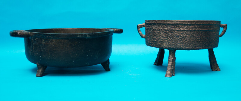 Two ancient Dutch cooking pots, brass and cast iron, 17th and 18th C.