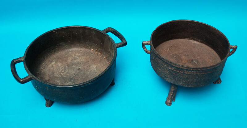 Two ancient Dutch cooking pots, brass and cast iron, 17th and 18th C.