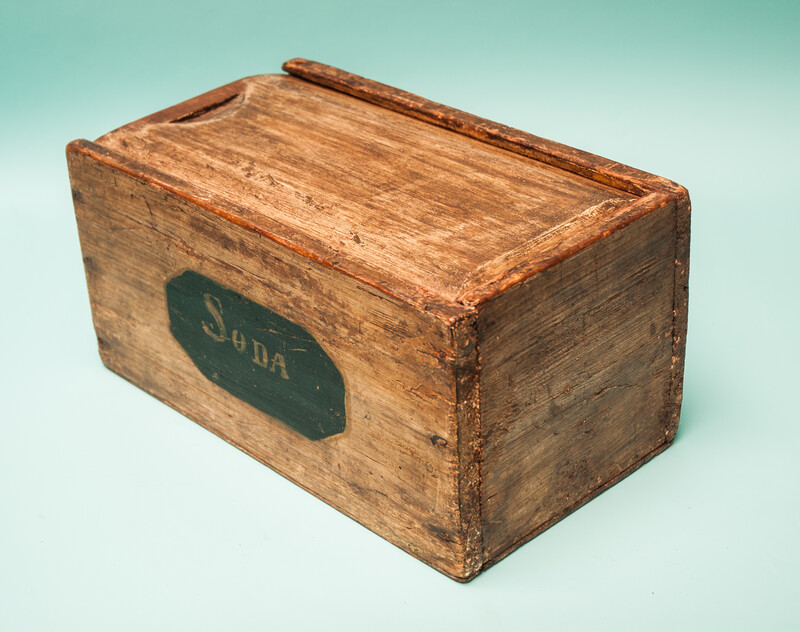 A nineteenth century box for cleaning soda from a Dutch grocery.