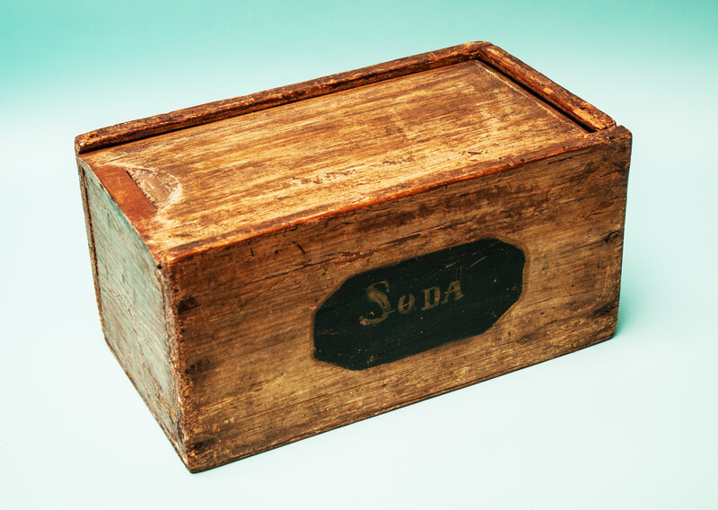 A nineteenth century box for cleaning soda from a Dutch grocery.