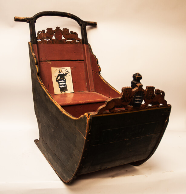 A nineteenth century childs push sled of Geesje de Vries with the coat of arms of Enkhuizen.