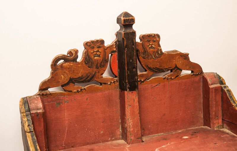 A nineteenth century childs push sled of Geesje de Vries with the coat of arms of Enkhuizen.